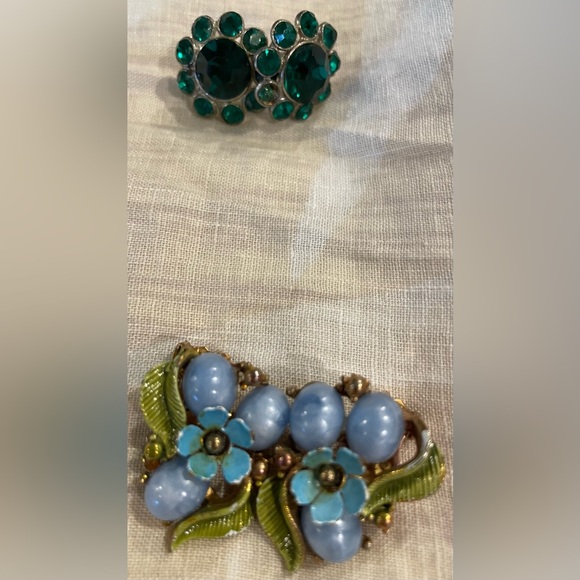 Vintage Clip On Earrings 12 pair, in great condition. - Picture 6 of 10